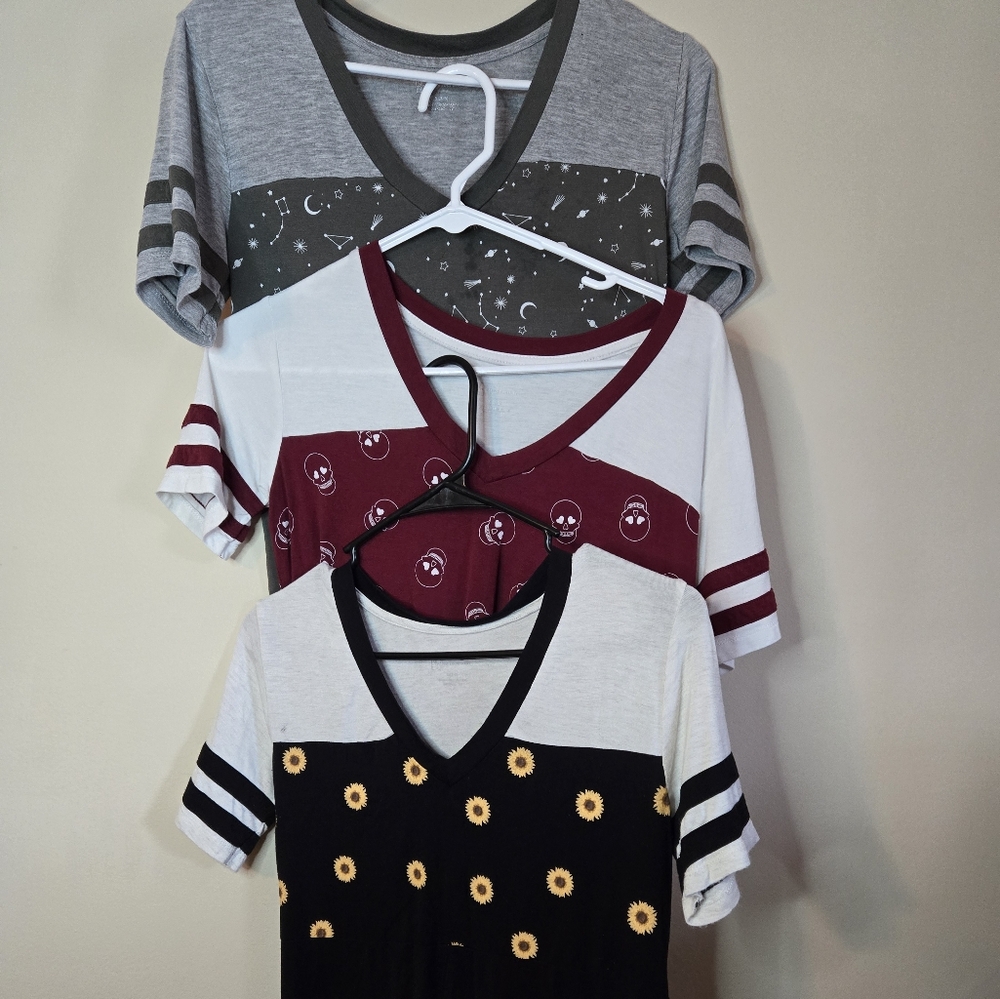 3 No Boundaries Jersey Style Small T-shirts